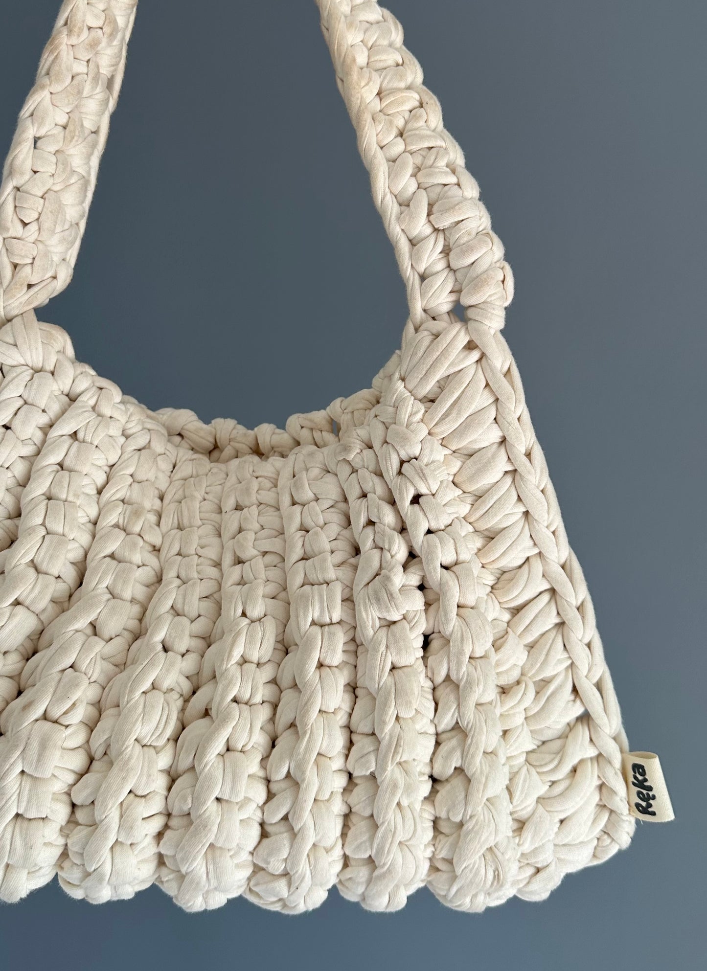 Sac triangle en crochet blanc cassé