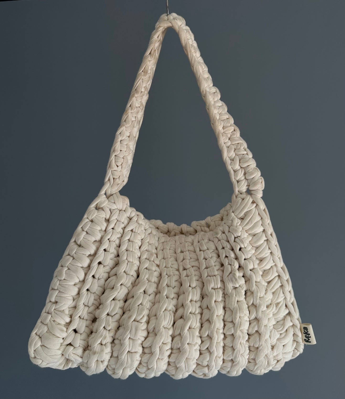 Sac triangle en crochet blanc cassé