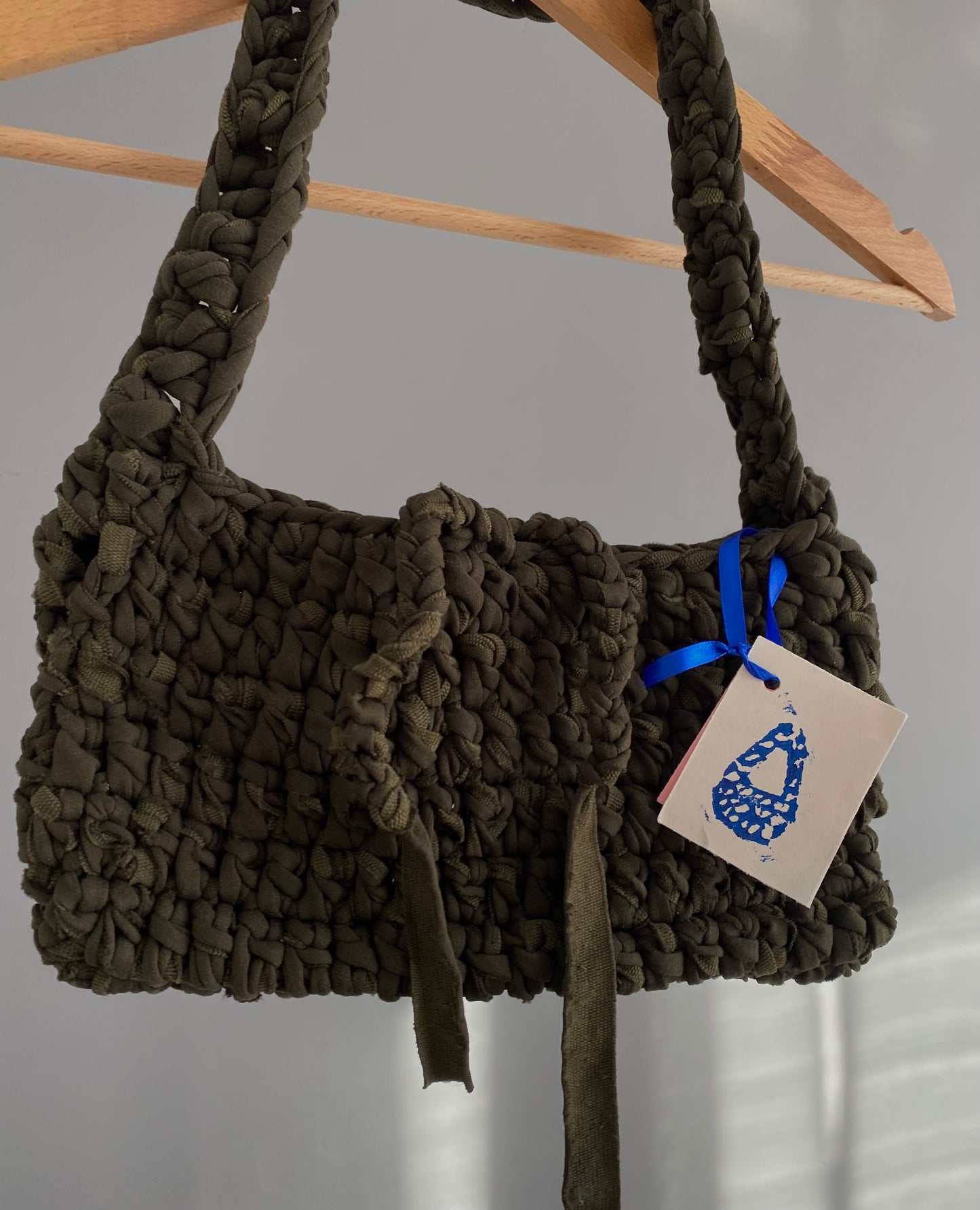Sac baguette en crochet kaki