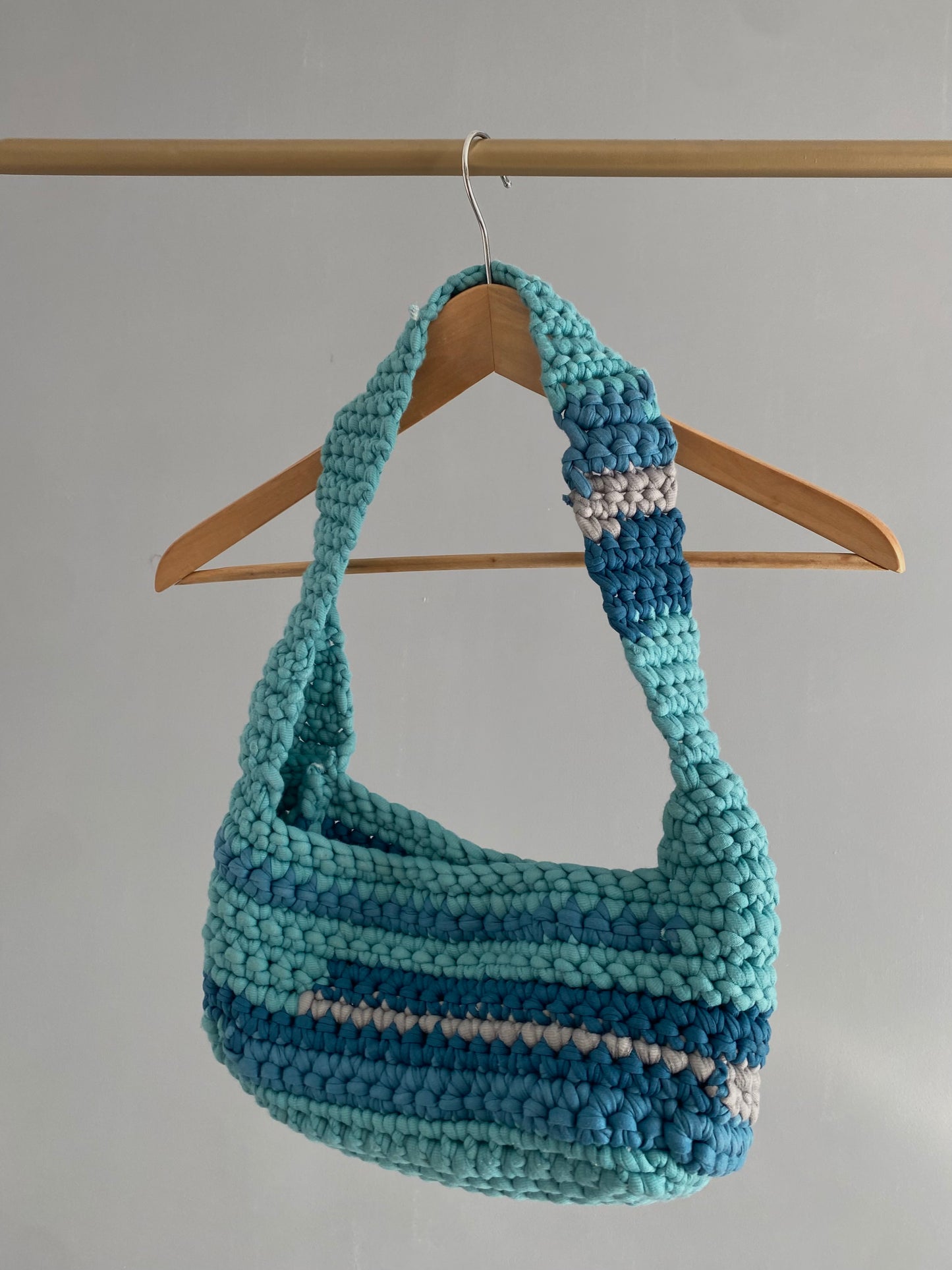 Sac en crochet marbré turquoise clair