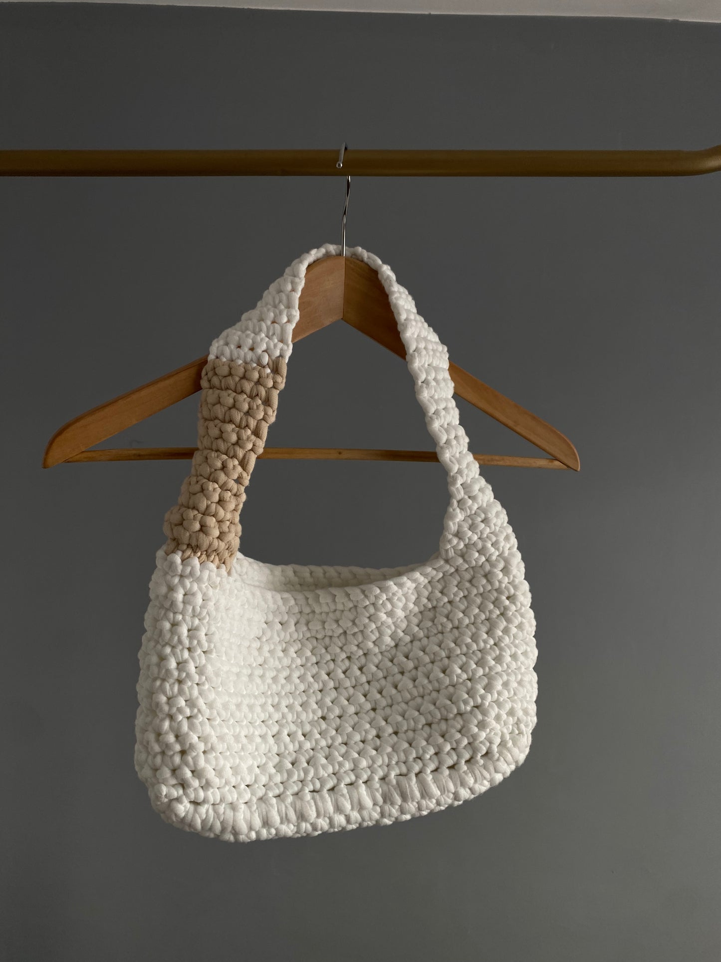 Sac en crochet blanc et beige