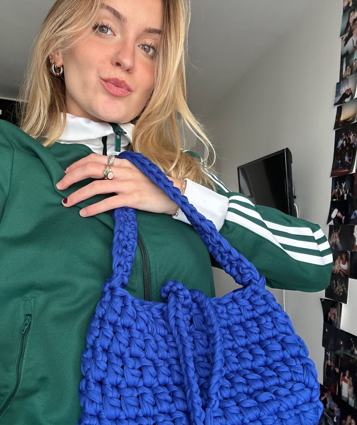 Sac baguette en crochet bleu électrique