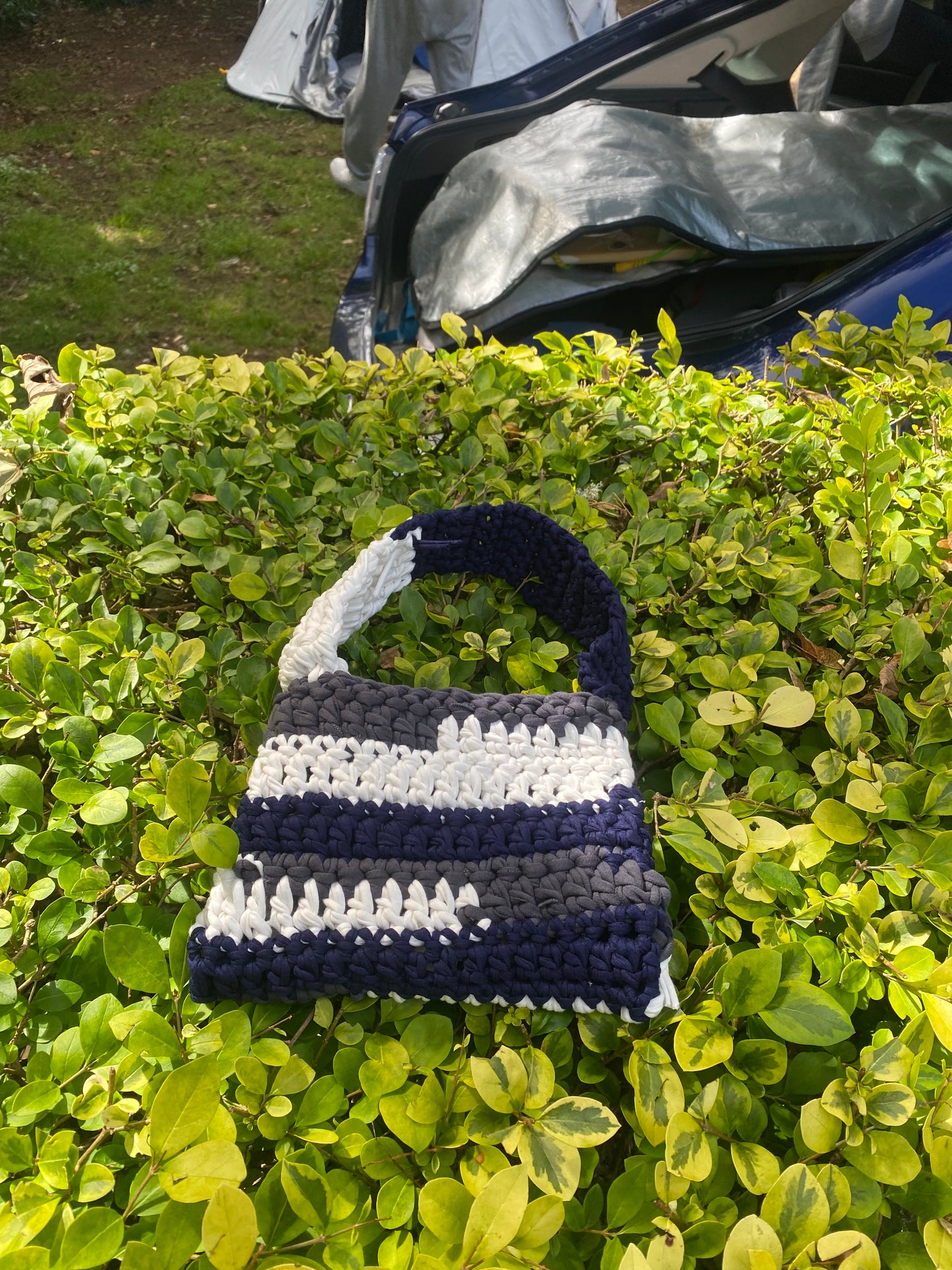 Sac à main marbré bleu et blanc