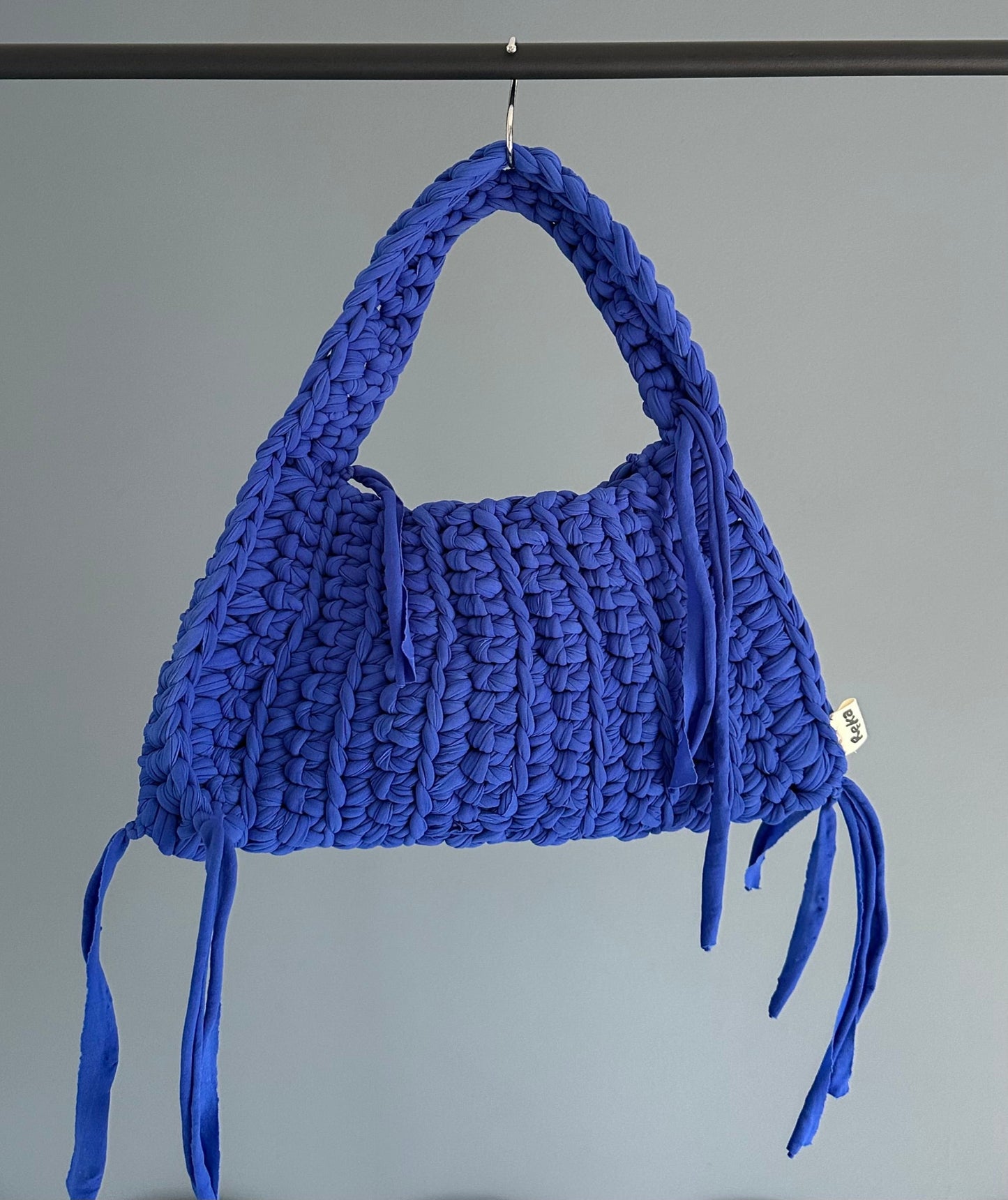 Sac en crochet bleu électrique