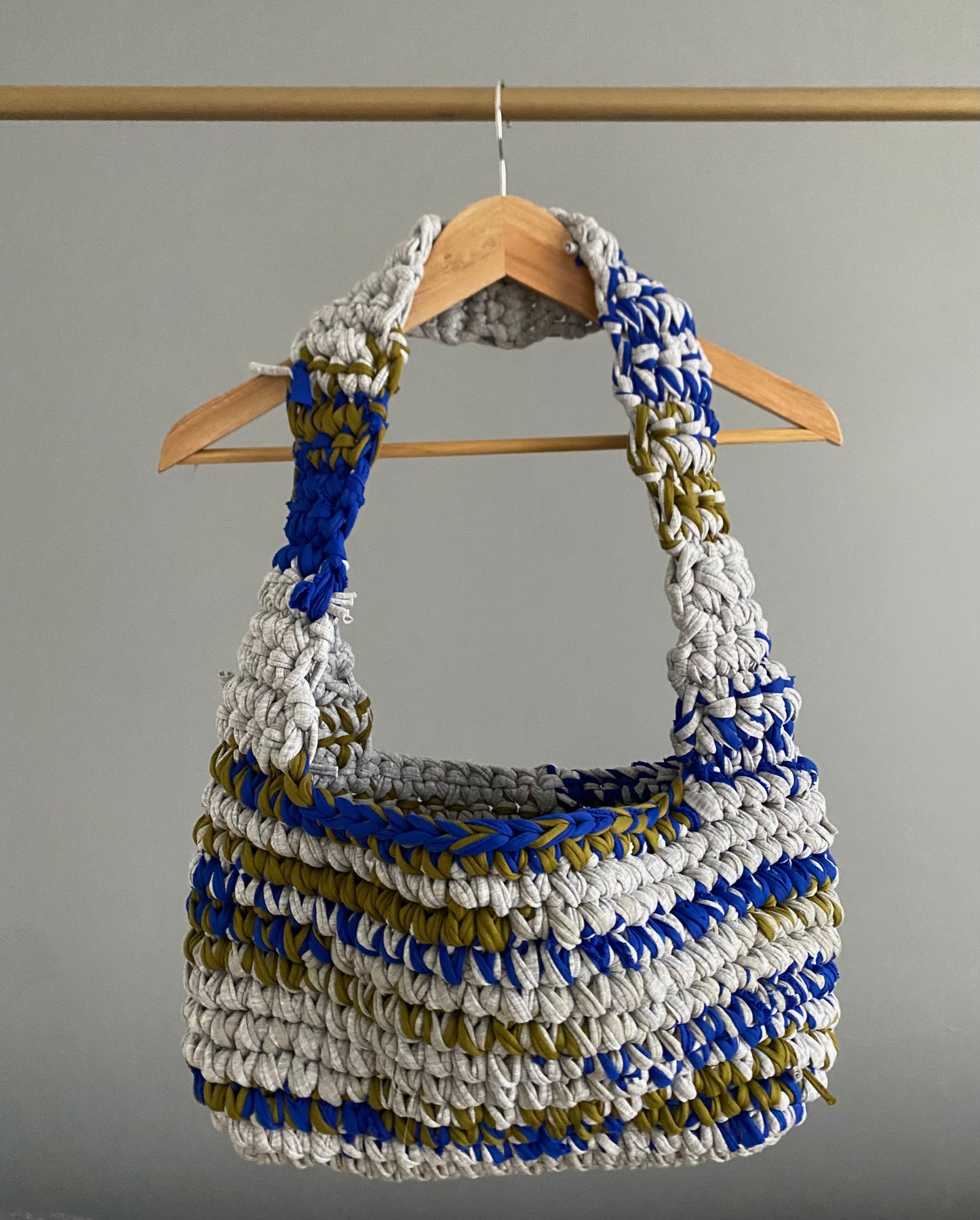Sac en crochet gris marbré bleu électrique et vert Shrek