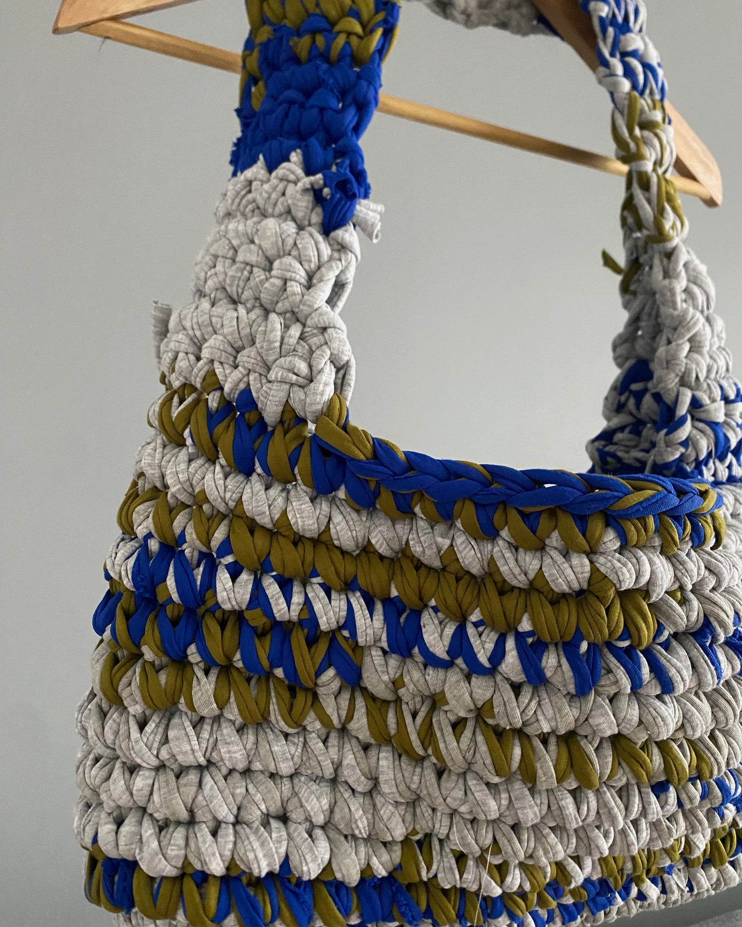 Sac en crochet gris marbré bleu électrique et vert Shrek