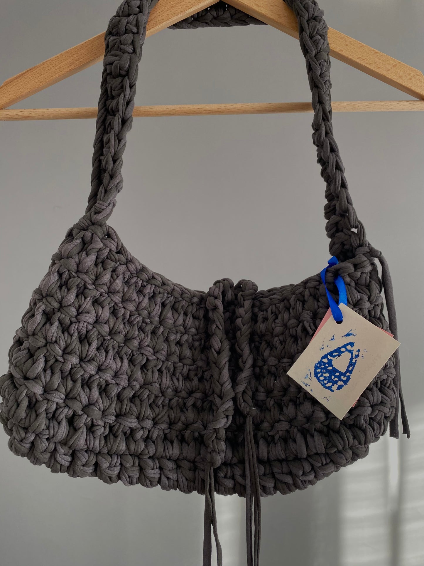 Sac baguette en crochet gris-prune