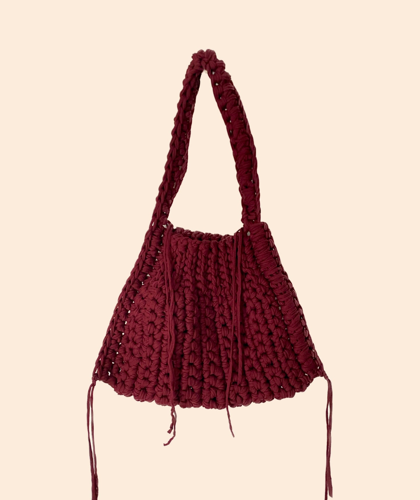 Sac triangle en crochet bordeaux