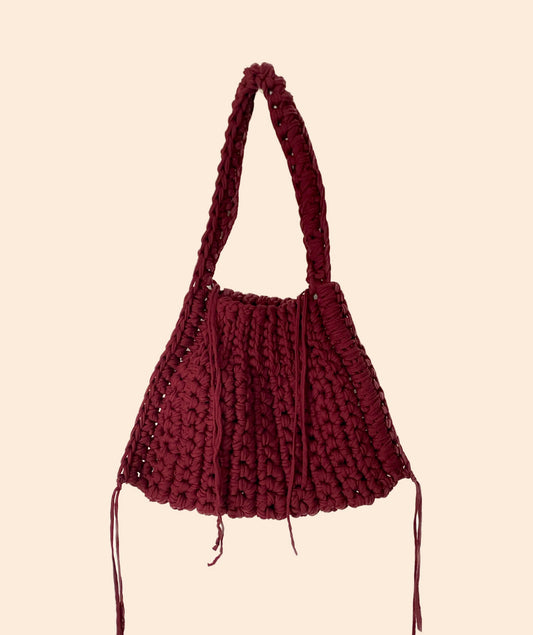 Sac triangle en crochet bordeaux