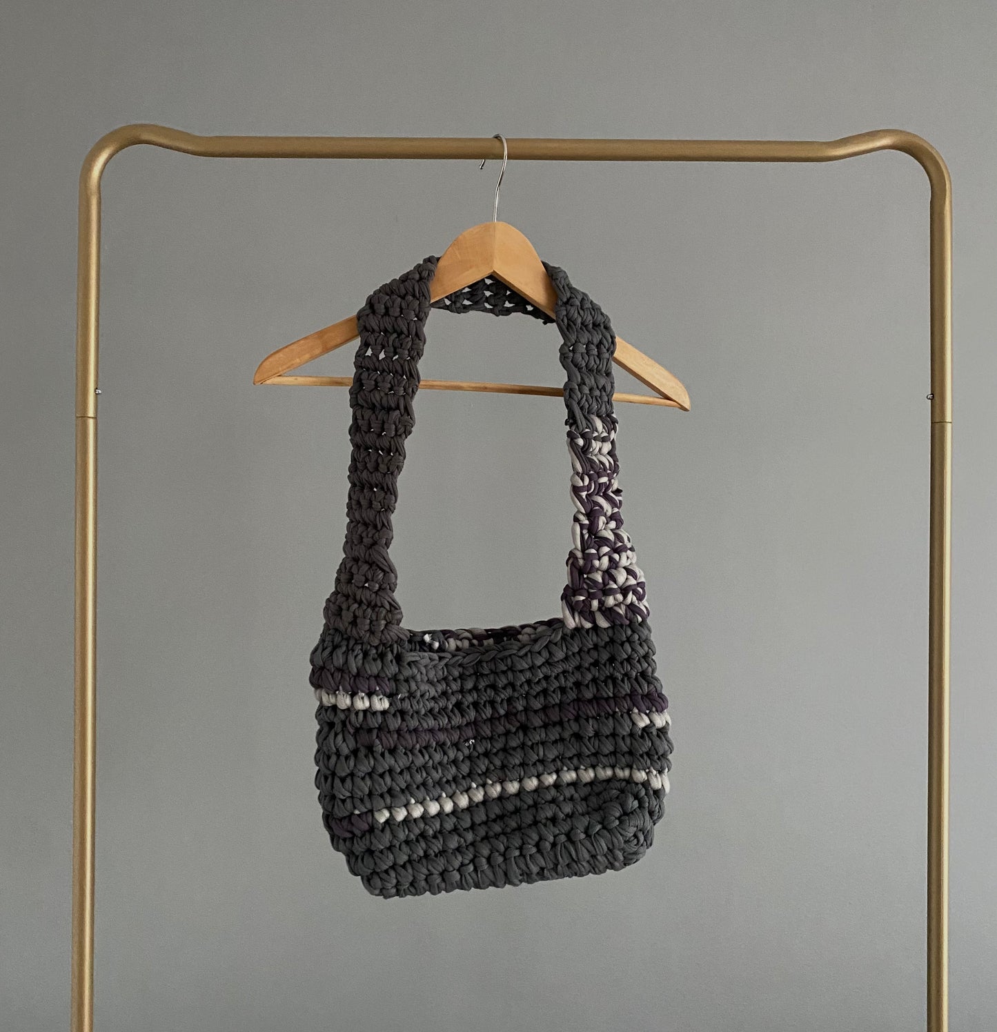 Sac en crochet gris et prune marbré