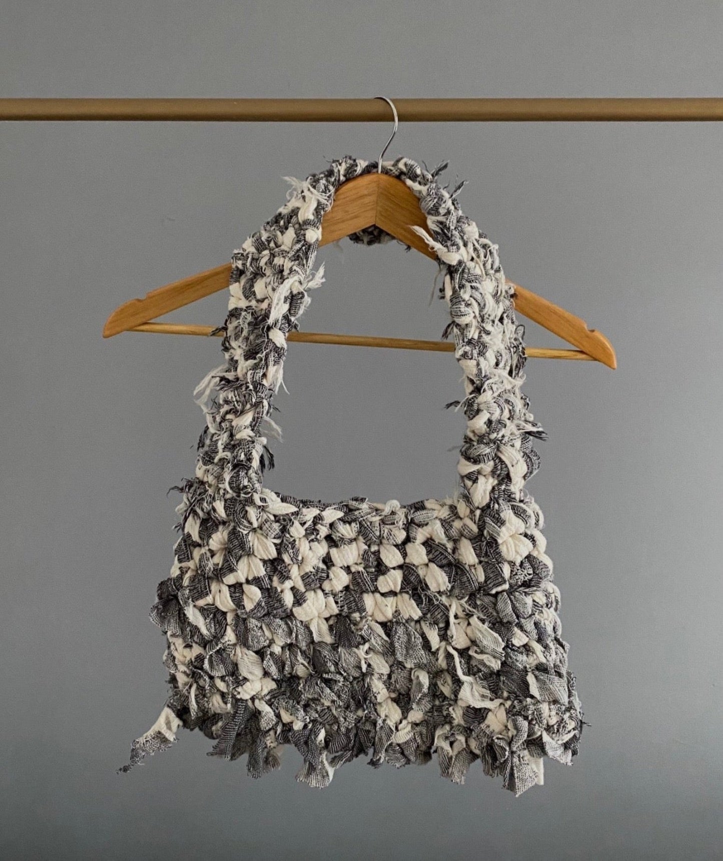 Sac en crochet destroy gris blanc cassé