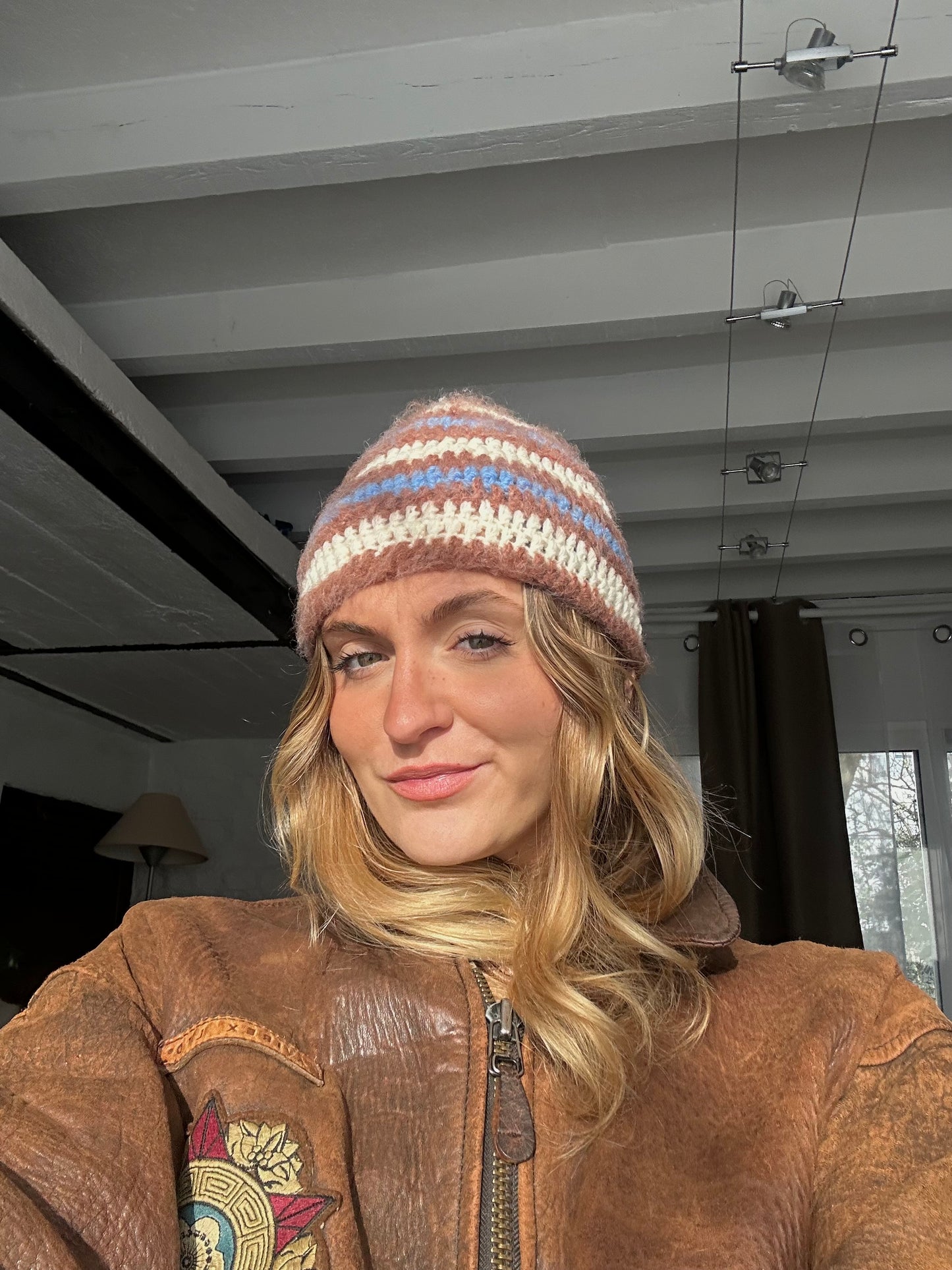 Bonnet fait main au crochet en mohair et coton