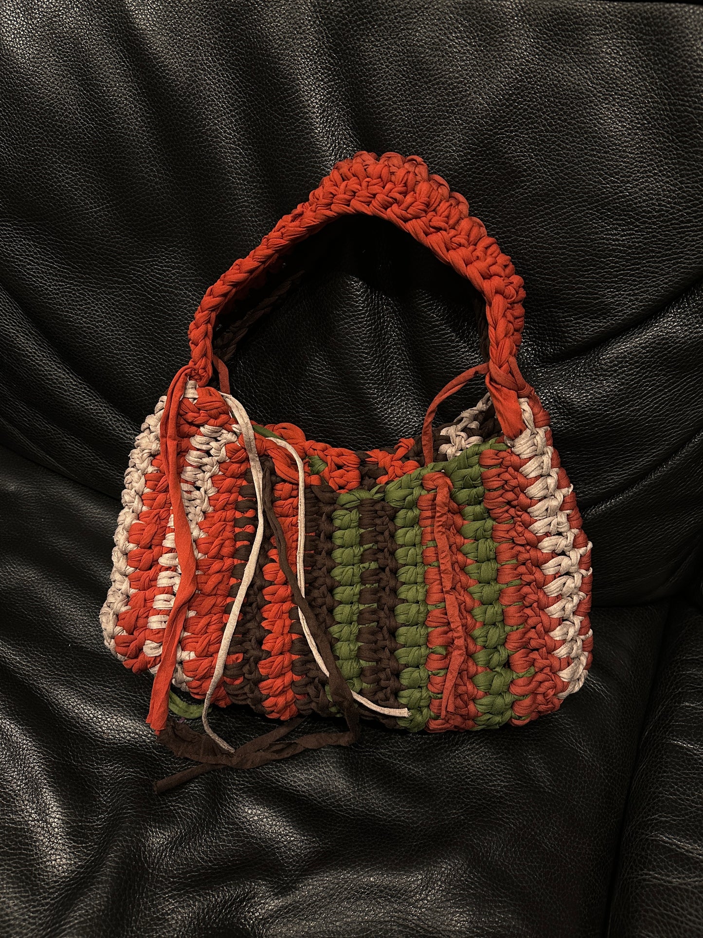 Sac à main rayé rouille, vert et marron