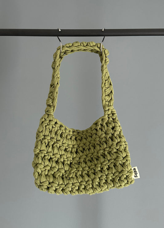 Sac baguette en crochet vert