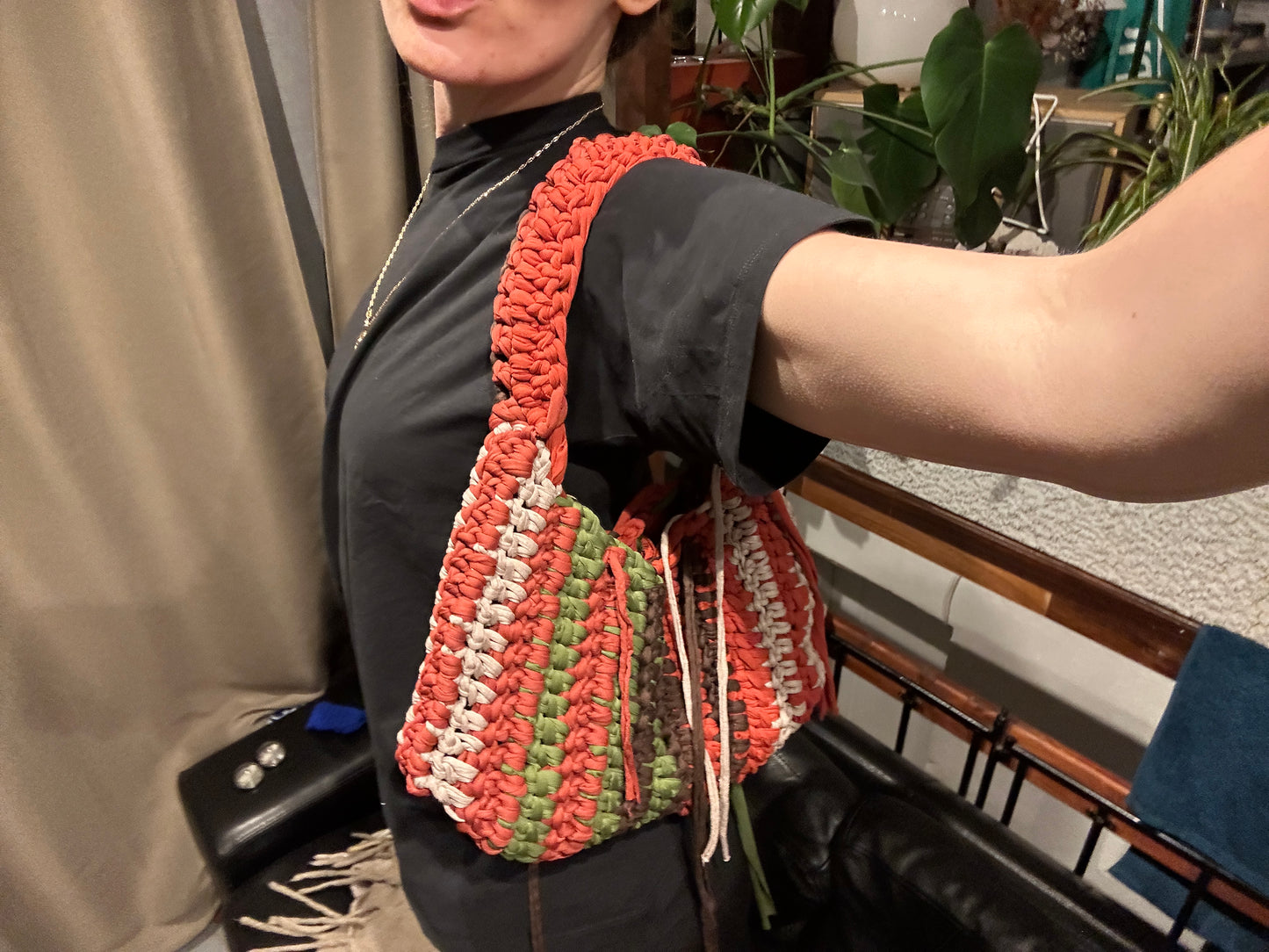 Sac à main rayé rouille, vert et marron