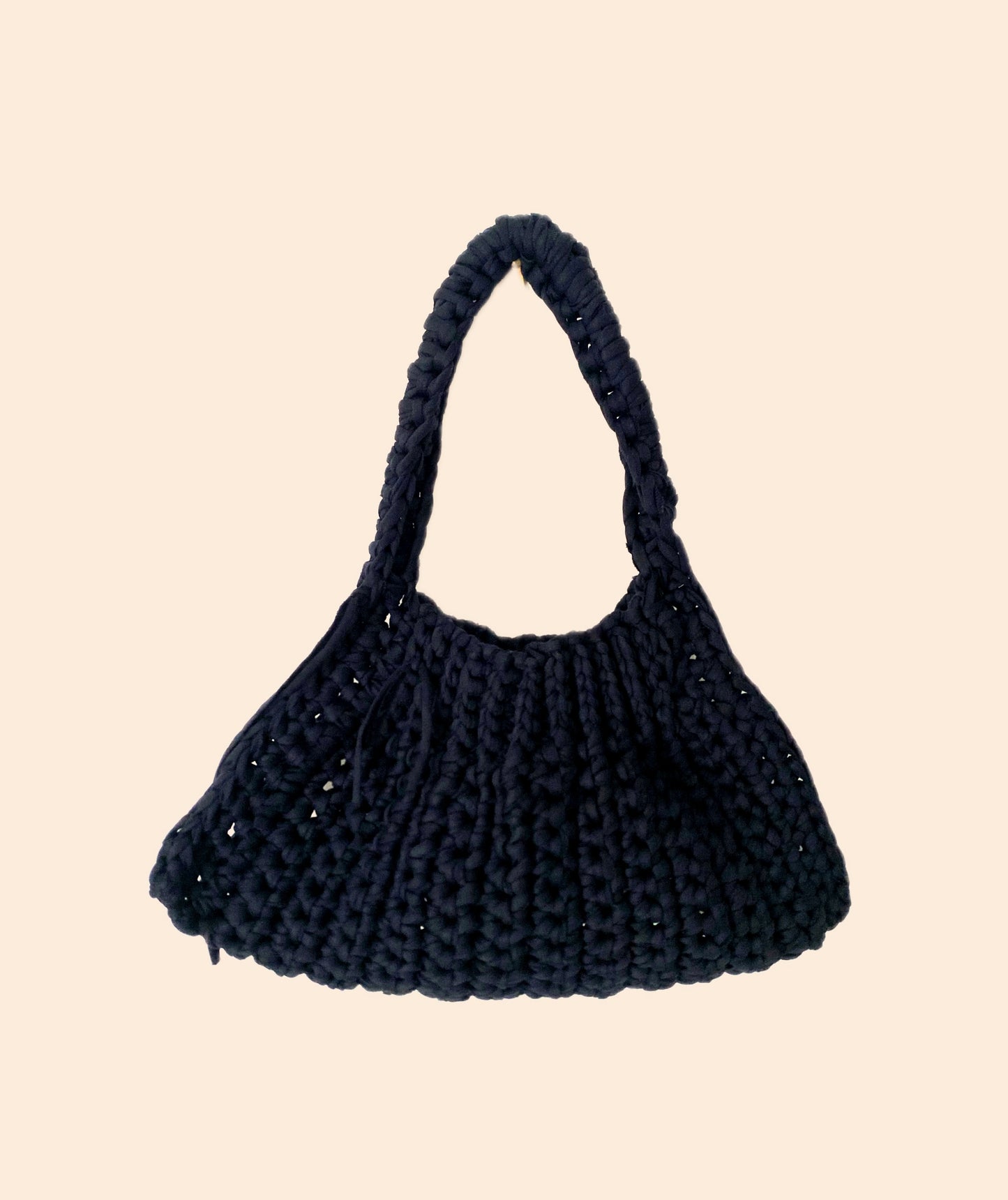 Sac triangle en crochet bleu marine noir