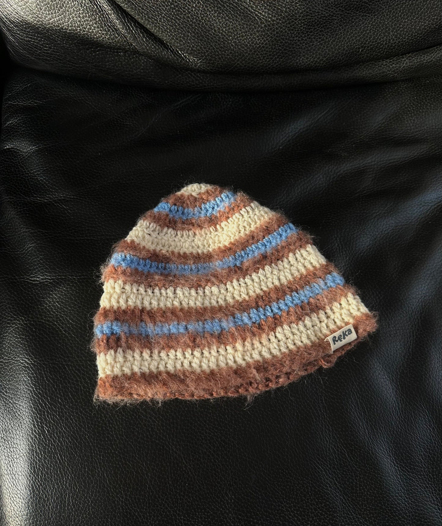 Bonnet fait main au crochet en mohair et coton