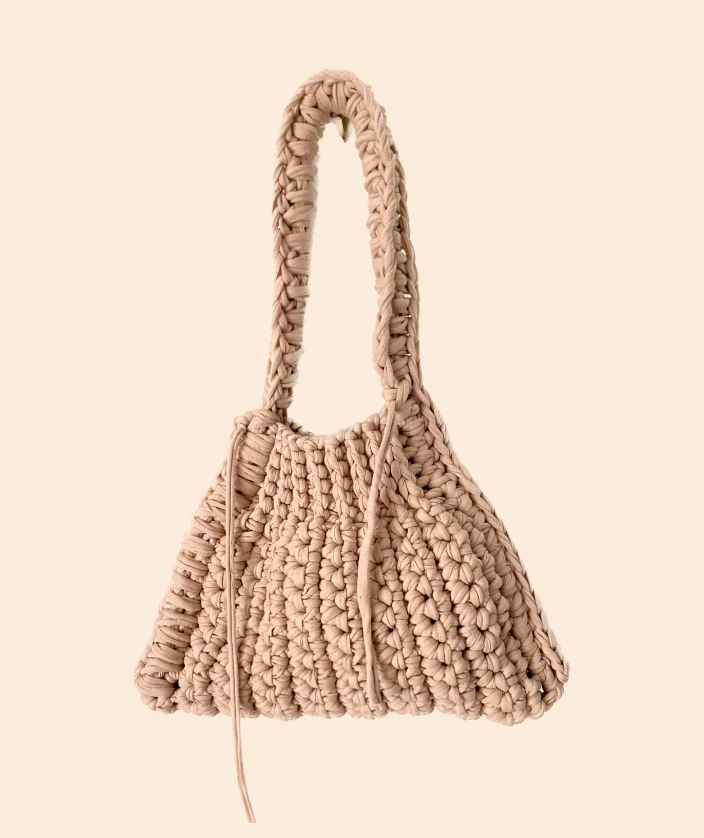 Sac triangle en crochet beige