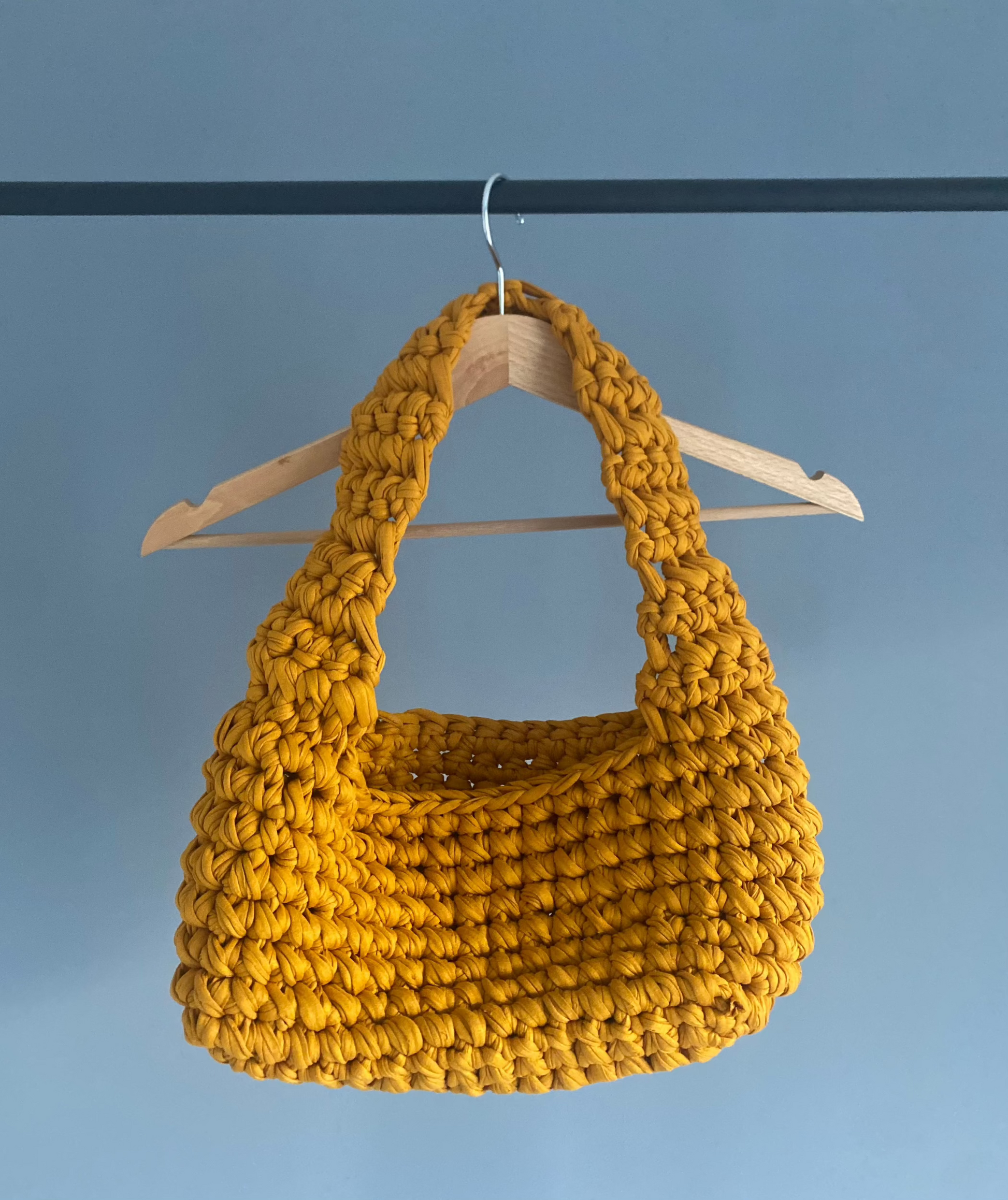 sac en bandoulière en crochet fait main jaune moutarde