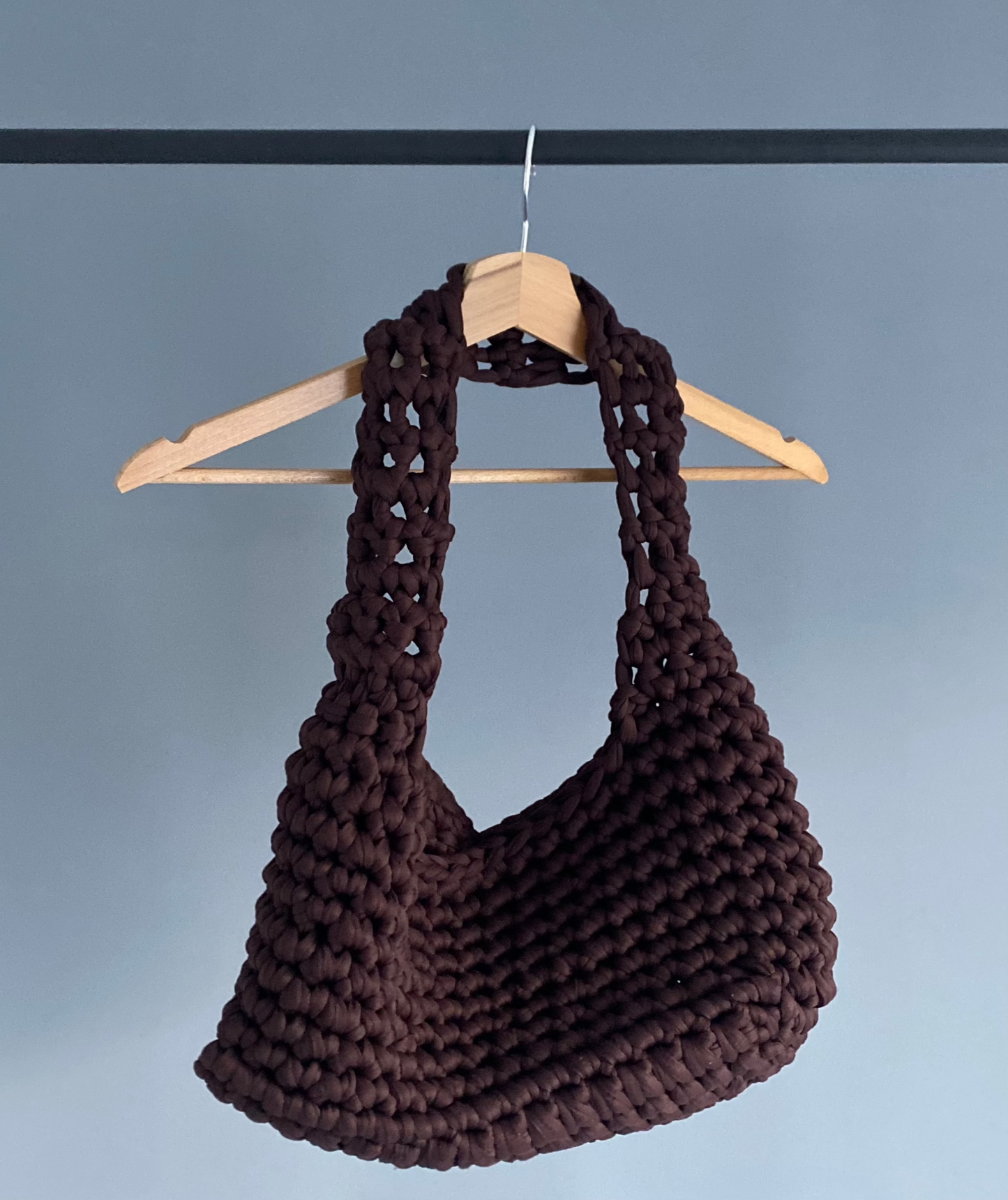 sac en maille fait main marron bordeaux