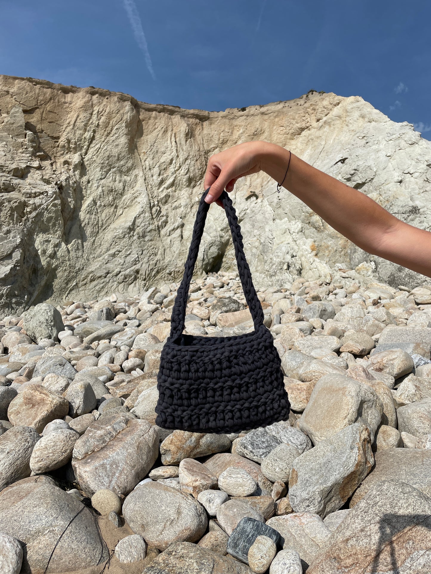 Sac baguette en crochet gris