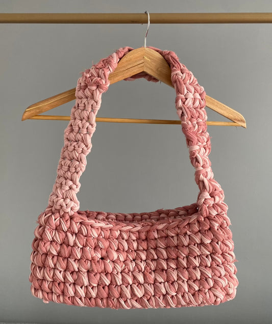 Sac à main en crochet rose marbré