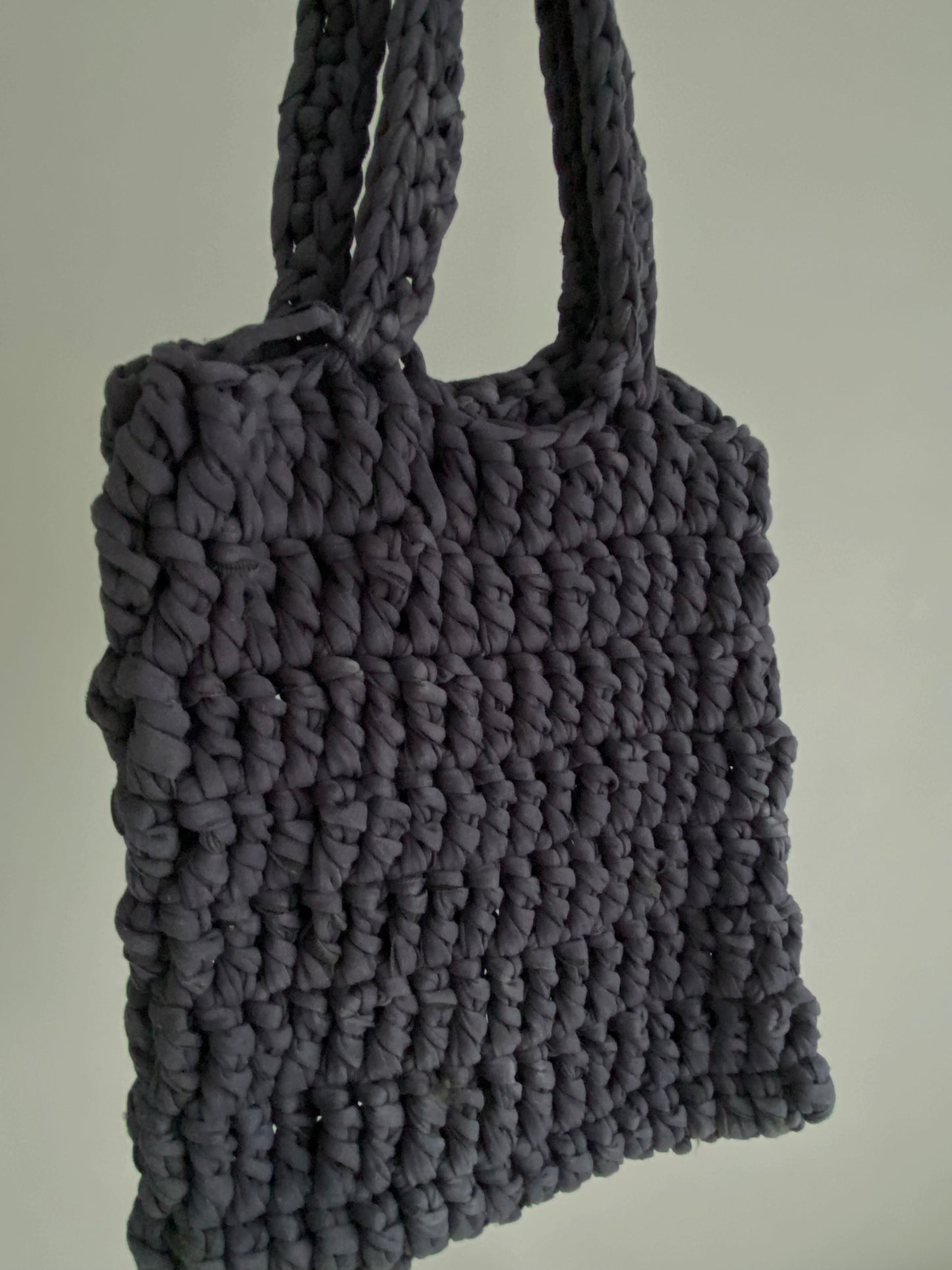 Sac en crochet style tote bag bleu marine