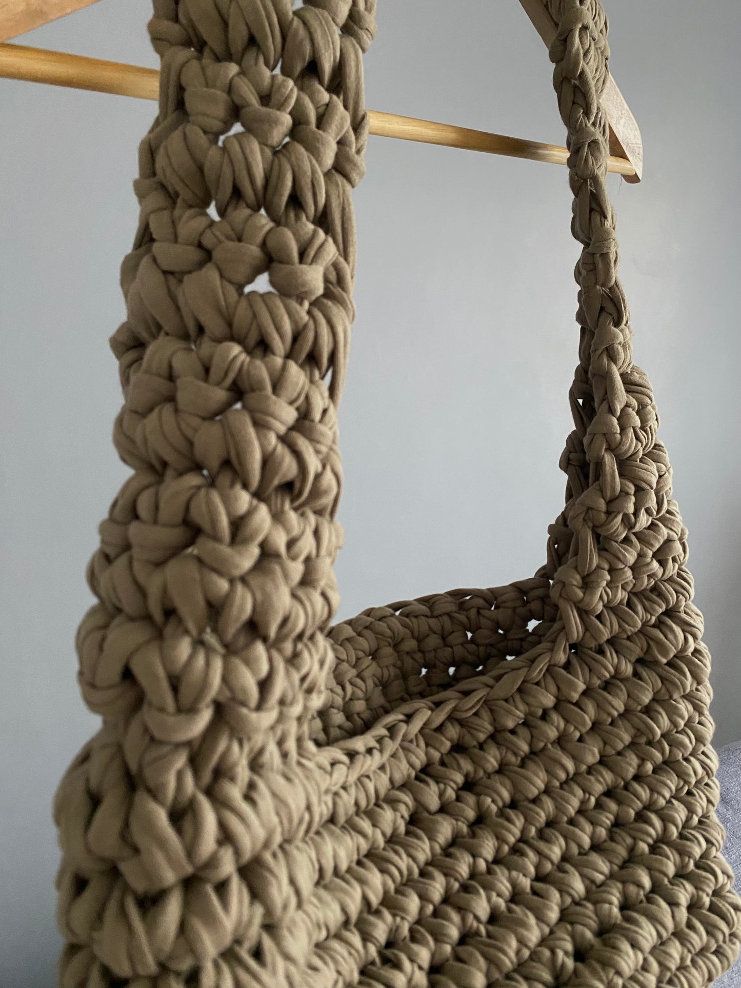 Sac en crochet taupe