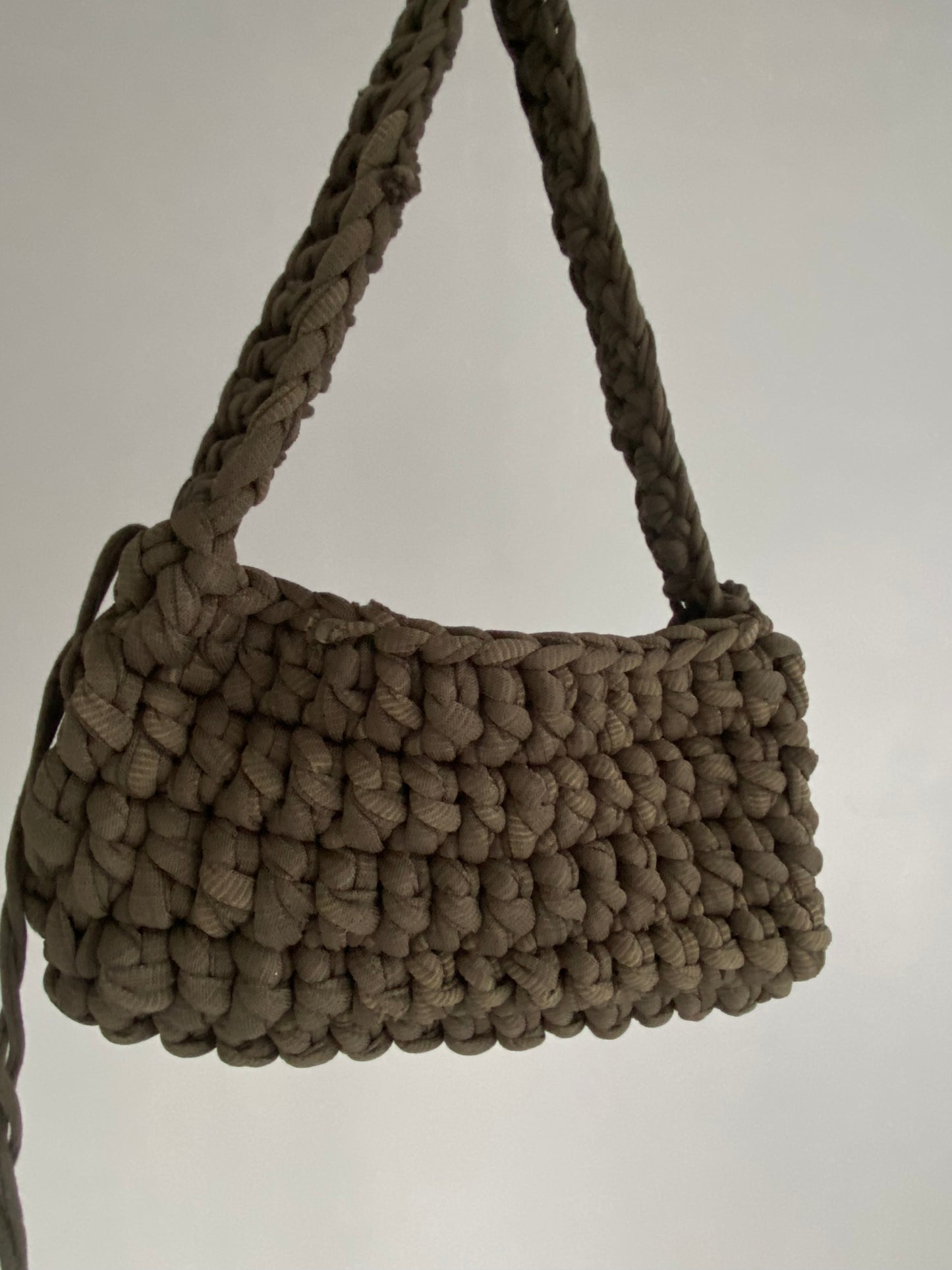 Sac baguette en crochet kaki foncé