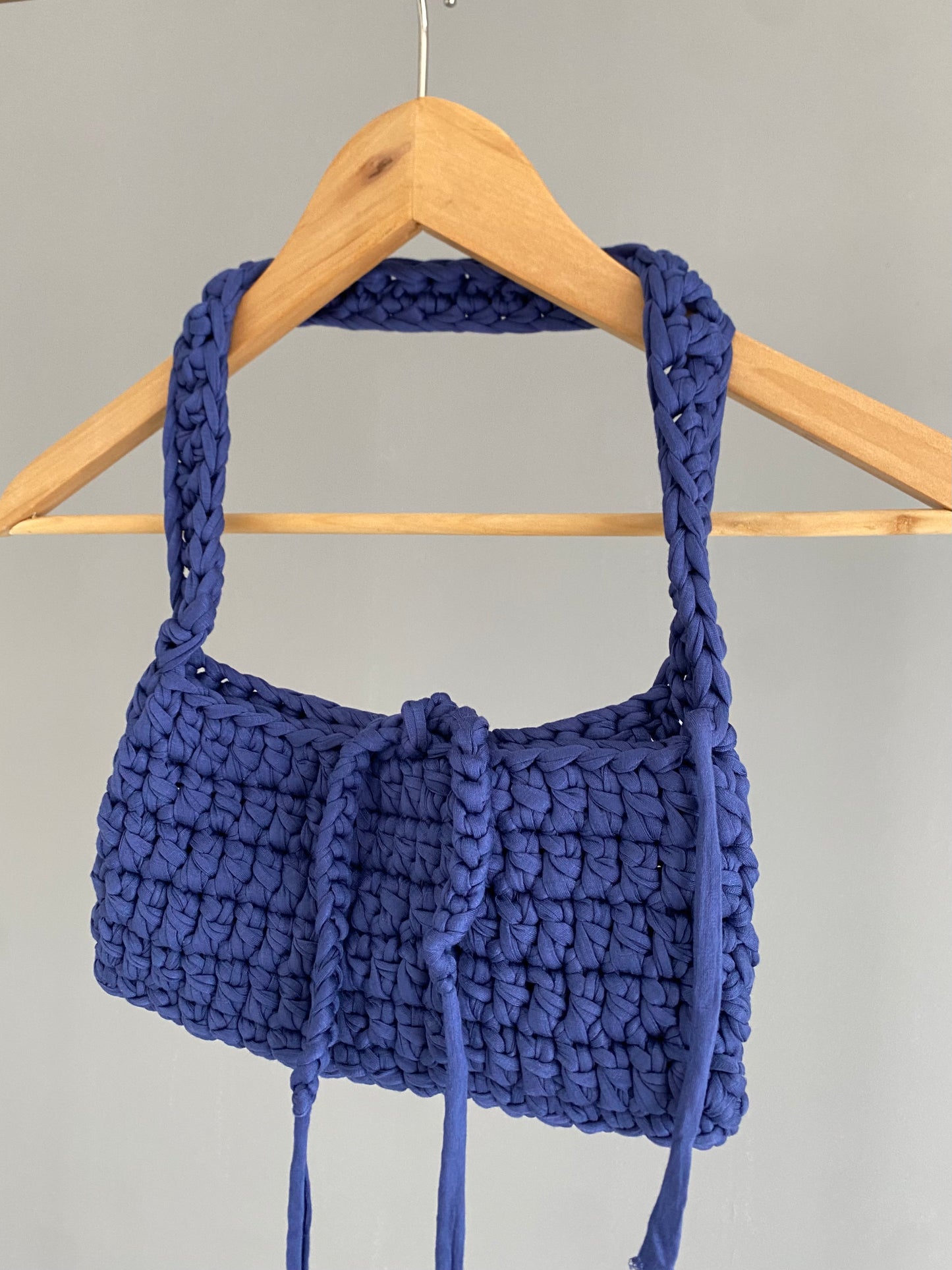 Sac baguette en crochet bleu