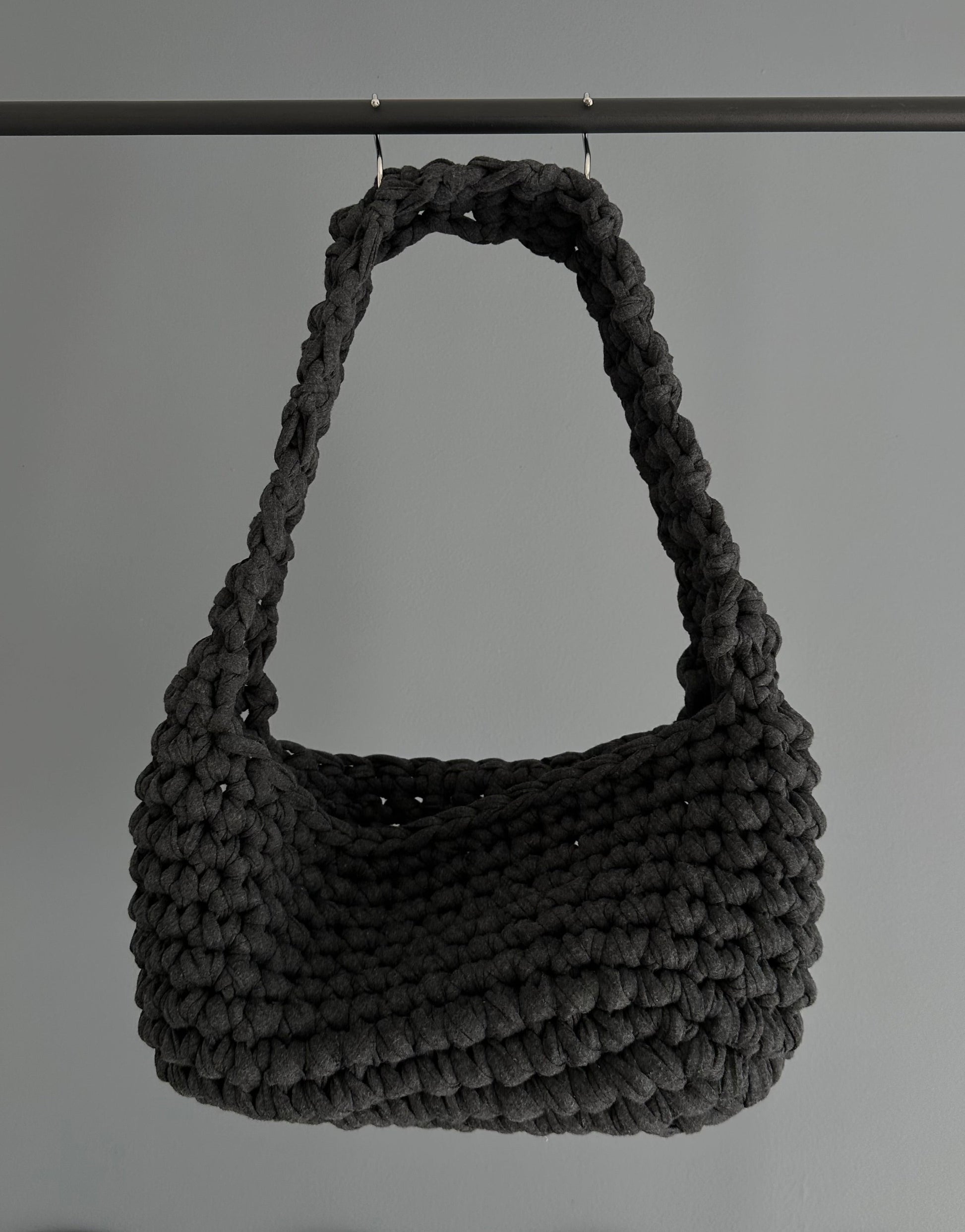 sac en bandoulière de couleur grise